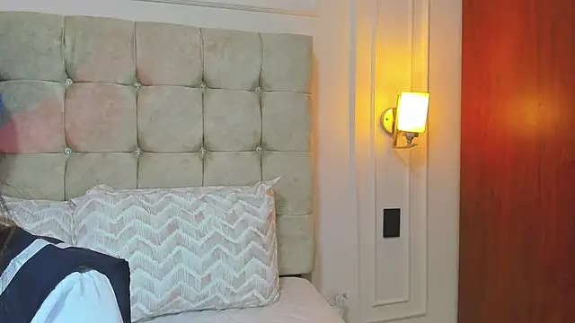 JasmineRoss 1 online show from September 2025 07:25:01 PM