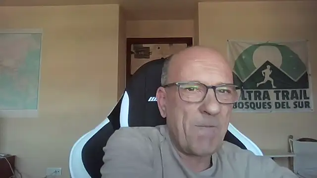 Snapshot of llopaco chatting on April 2026 12:14:01 PM llopaco online show from April 2026 12:14:01 PM