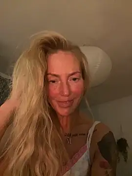 Snapshot of Fiery_Blonde_LexiX chatting on October 2025 09:59:02 PM Fiery Blonde LexiX online show from October 2025 09:59:02 PM