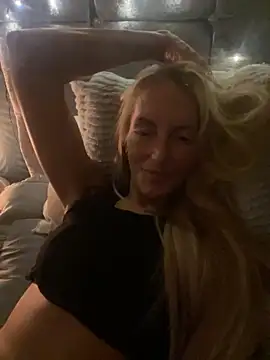 Snapshot of Fiery_Blonde_LexiX chatting on October 2025 11:05:02 PM Fiery Blonde LexiX online show from October 2025 11:05:02 PM