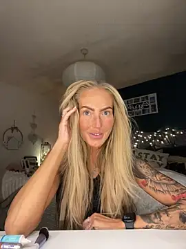 Snapshot of Fiery_Blonde_LexiX chatting on November 2025 05:26:01 PM Fiery Blonde LexiX online show from November 2025 05:26:01 PM