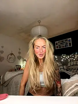 Snapshot of Fiery_Blonde_LexiX chatting on November 2025 11:04:02 PM Fiery Blonde LexiX online show from November 2025 11:04:02 PM