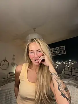 Fiery Blonde LexiX online show from November 2025 11:04:02 PM