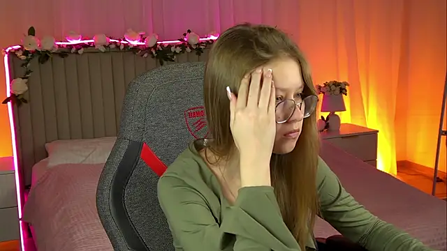 EveMundie online show from October 2025 06:32:01 AM