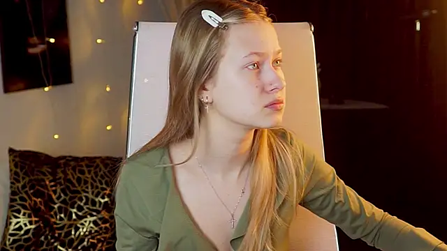 EveMundie online show from April 2026 07:03:02 AM