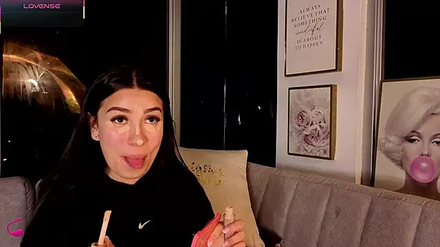 Ivanna West online show from December 2025 10:10:02 AM