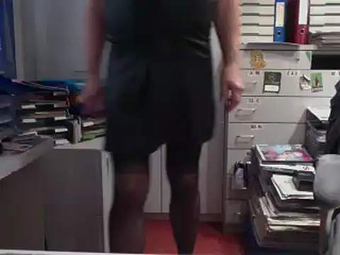 HMStraps01 online show from November 2025 02:29:01 PM