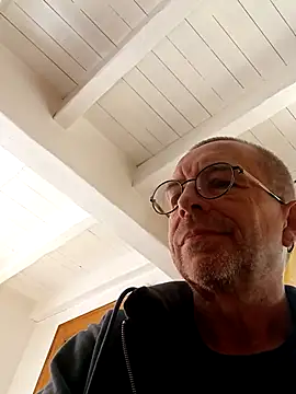 Snapshot of Xavspank2 chatting on October 2025 12:03:02 PM Xavspank2 online show from October 2025 12:03:02 PM