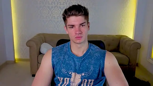 Snapshot of MaxKaiden chatting on June 2026 03:41:01 AM MaxKaiden online show from June 2026 03:41:01 AM