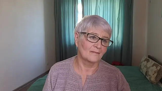 Snapshot of Sandra_Snowflake chatting on October 2025 11:52:01 AM Sandra Snowflake online show from October 2025 11:52:01 AM