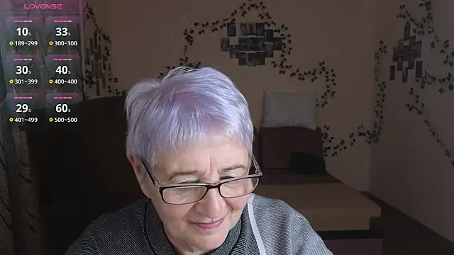 Snapshot of Sandra_Snowflake chatting on October 2025 02:12:01 PM Sandra Snowflake online show from October 2025 02:12:01 PM