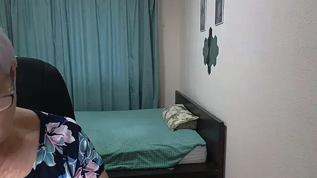 Snapshot of Sandra_Snowflake chatting on October 2025 12:20:01 PM Sandra Snowflake online show from October 2025 12:20:01 PM