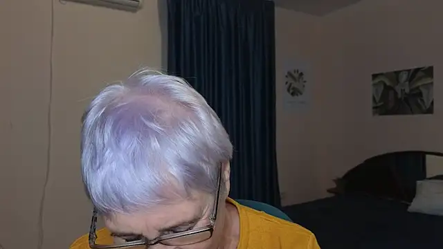 Snapshot of Sandra_Snowflake chatting on November 2025 11:10:01 AM Sandra Snowflake online show from November 2025 11:10:01 AM