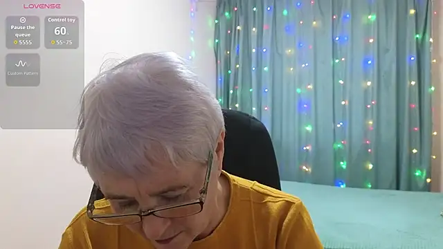 Snapshot of Sandra_Snowflake chatting on November 2025 11:53:02 AM Sandra Snowflake online show from November 2025 11:53:02 AM