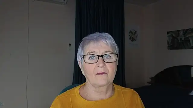 Snapshot of Sandra_Snowflake chatting on November 2025 12:04:01 PM Sandra Snowflake online show from November 2025 12:04:01 PM