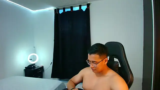 Yeicolevit online show from September 2025 10:44:02 PM