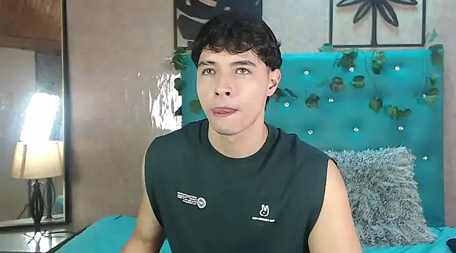 Snapshot of LiamAndrewzz chatting on February 2025 06:58:01 PM LiamAndrewzz online show from February 2025 06:58:01 PM