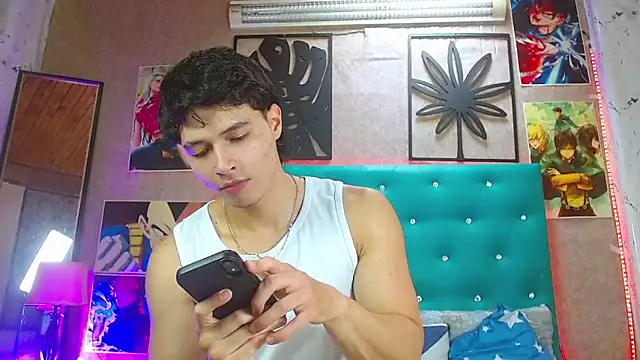 Snapshot of LiamAndrewzz chatting on October 2025 06:19:01 PM LiamAndrewzz online show from October 2025 06:19:01 PM