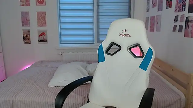 Karina Hendrick online show from March 2025 10:11:02 AM