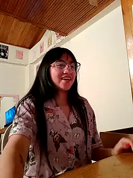 Snapshot of Arielle_lov chatting on October 2025 12:05:02 AM Arielle lov online show from October 2025 12:05:02 AM