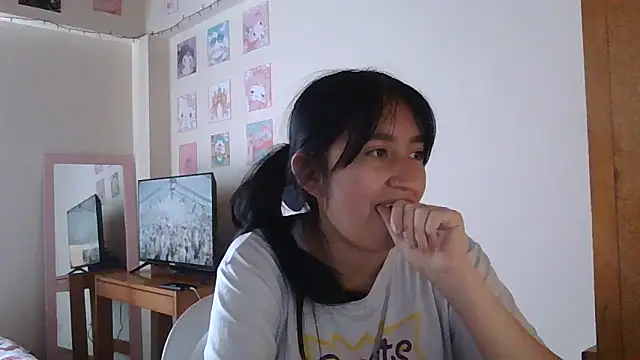 Snapshot of Arielle_lov chatting on November 2025 05:03:02 PM Arielle lov online show from November 2025 05:03:02 PM