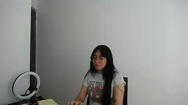 Snapshot of Arielle_lov chatting on February 2026 11:37:01 AM Arielle lov online show from February 2026 11:37:01 AM