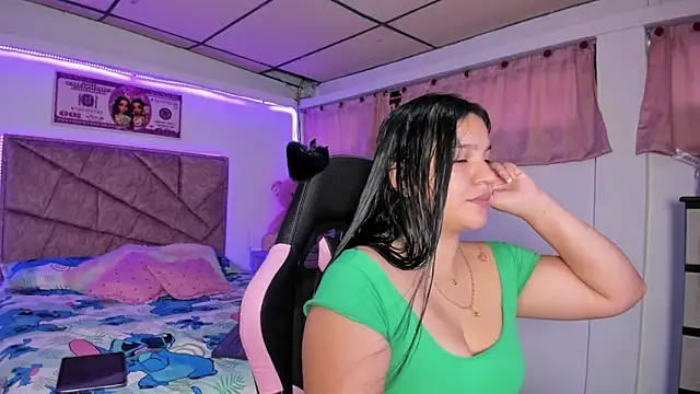 Cristal Smith20 online show from April 2026 01:01:02 PM