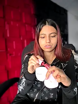 Emily-teen online show from December 2025 07:42:02 PM