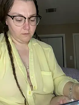 HTXBELLE online show from March 2025 11:16:01 AM