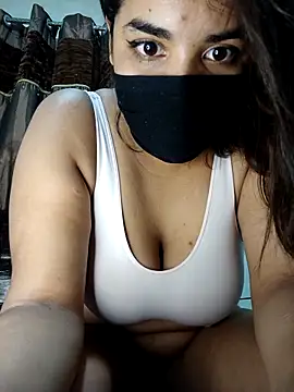 Snapshot of Louli_ta chatting on November 2025 09:53:01 PM Louli ta online show from November 2025 09:53:01 PM