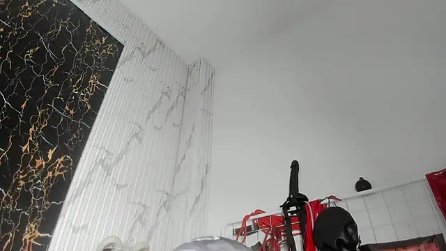 Guxplo  online show from February 2026 02:48:02 PM