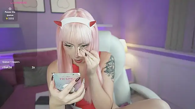 Snapshot of SaharaKramer chatting on November 2025 07:13:01 PM SaharaKramer online show from November 2025 07:13:01 PM