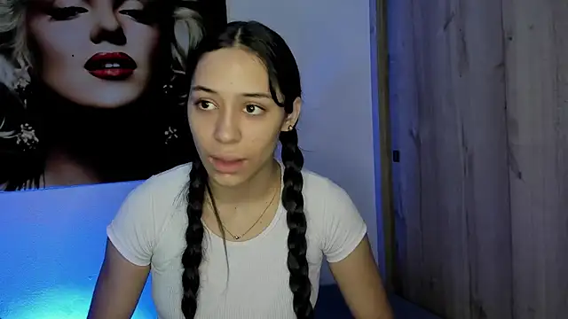 Snapshot of TANIA_06 chatting on October 2025 01:10:02 PM TANIA 06 online show from October 2025 01:10:02 PM