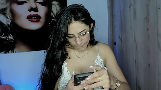 Snapshot of TANIA_06 chatting on October 2025 01:18:02 PM TANIA 06 online show from October 2025 01:18:02 PM