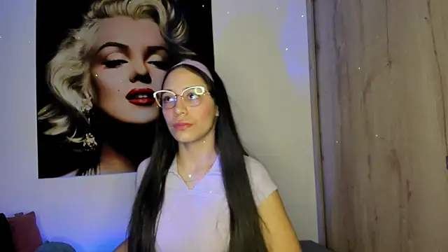 Snapshot of TANIA_06 chatting on October 2025 01:23:04 PM TANIA 06 online show from October 2025 01:23:04 PM