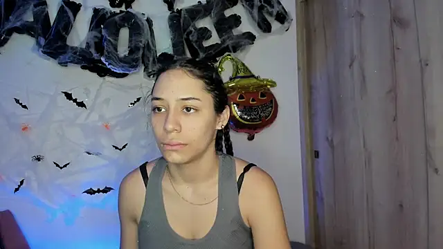 Snapshot of TANIA_06 chatting on October 2025 01:12:01 PM TANIA 06 online show from October 2025 01:12:01 PM