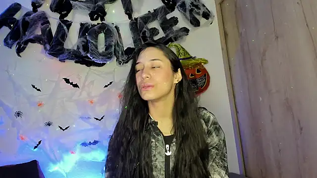 Snapshot of TANIA_06 chatting on November 2025 01:24:03 PM TANIA 06 online show from November 2025 01:24:03 PM