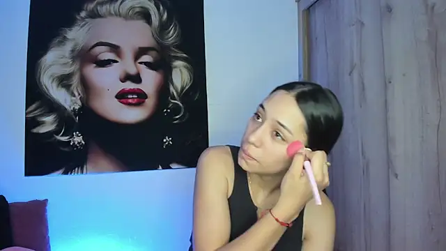 Snapshot of TANIA_06 chatting on November 2025 01:11:02 PM TANIA 06 online show from November 2025 01:11:02 PM