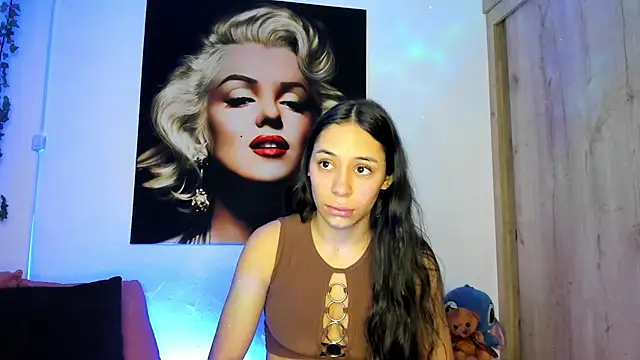 Snapshot of TANIA_06 chatting on November 2025 01:21:02 PM TANIA 06 online show from November 2025 01:21:02 PM