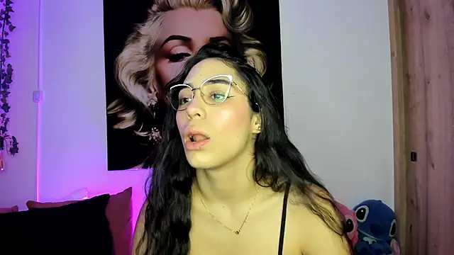 Snapshot of TANIA_06 chatting on November 2025 01:17:02 PM TANIA 06 online show from November 2025 01:17:02 PM