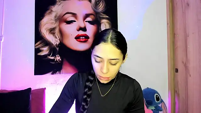 Snapshot of TANIA_06 chatting on November 2025 01:17:02 PM TANIA 06 online show from November 2025 01:17:02 PM