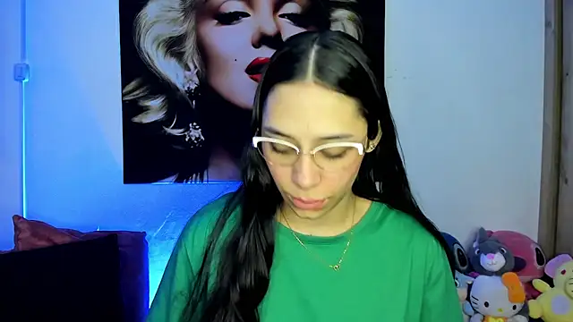 Snapshot of TANIA_06 chatting on November 2025 01:21:02 PM TANIA 06 online show from November 2025 01:21:02 PM