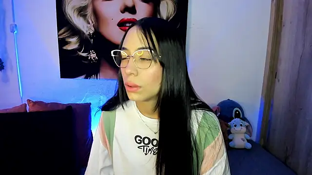 Snapshot of TANIA_06 chatting on November 2025 01:11:02 PM TANIA 06 online show from November 2025 01:11:02 PM