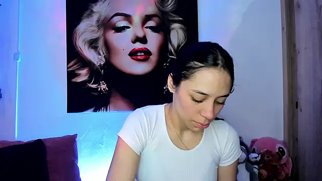 Snapshot of TANIA_06 chatting on November 2025 01:14:02 PM TANIA 06 online show from November 2025 01:14:02 PM