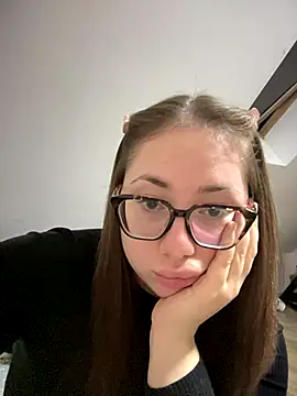 Snapshot of May_Alisa chatting on September 2025 06:57:01 PM May Alisa online show from September 2025 06:57:01 PM