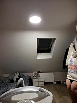 May Alisa online show from September 2025 06:02:01 PM