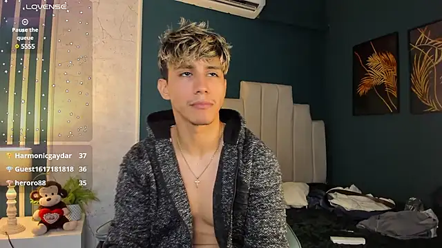 Allex Cano online show from March 2025 05:49:02 PM