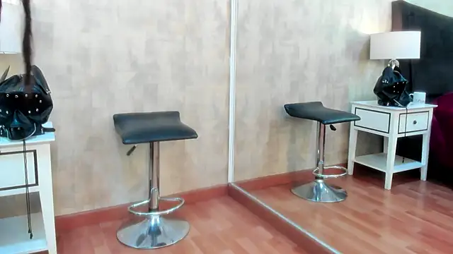 NahomyCarther online show from November 2025 04:22:01 AM