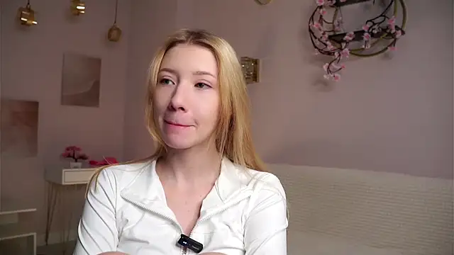 SunnivaCovil online show from March 2026 02:33:01 PM