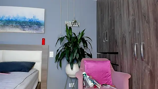 Ashly hills online show from April 2026 06:19:01 AM
